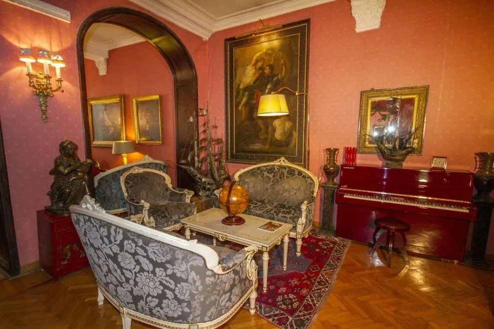 Konukevi Residenza Frattina Otel Roma