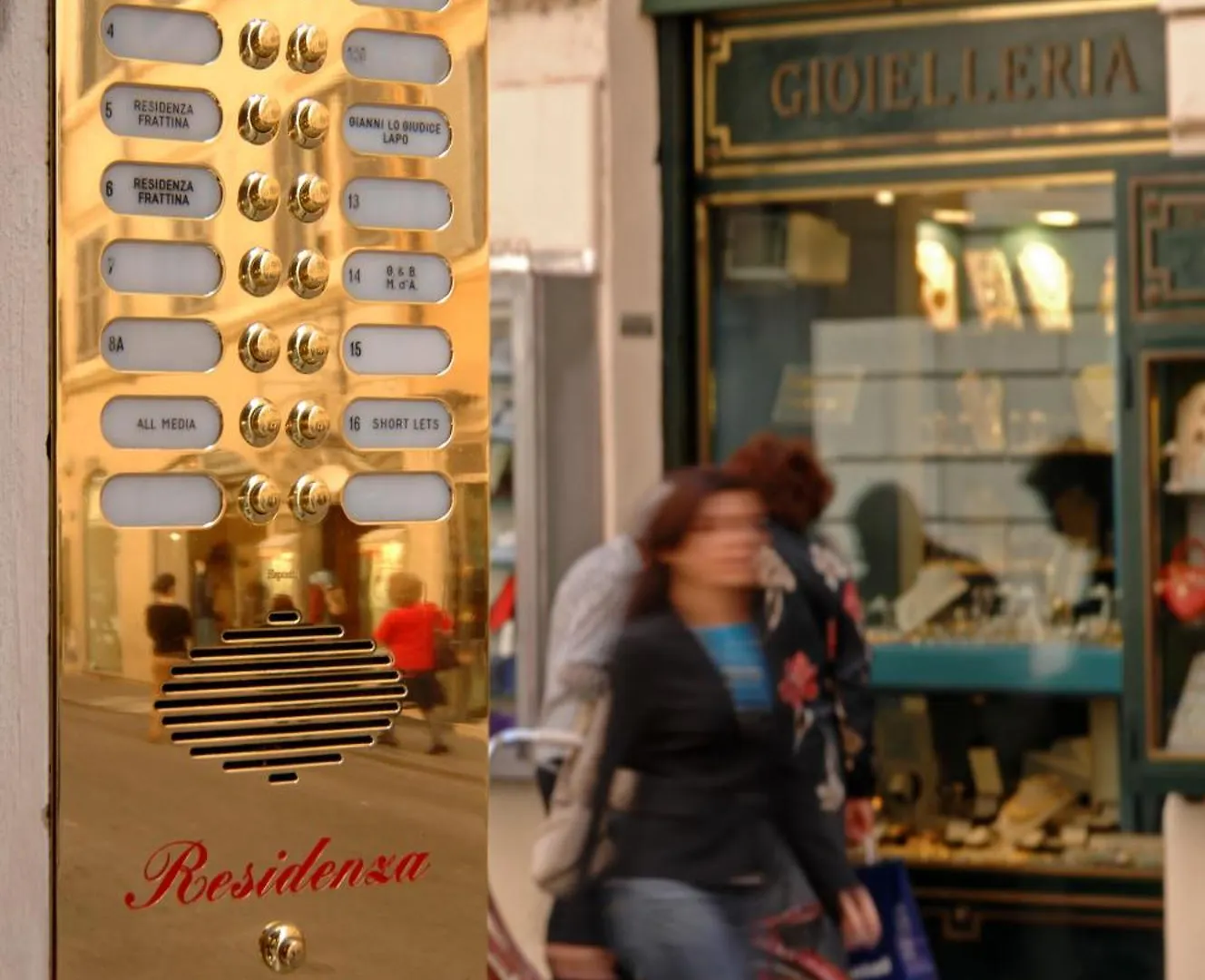 Konukevi Residenza Frattina Otel Roma